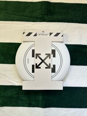 Off-White White Disc with Black Arrow Motif